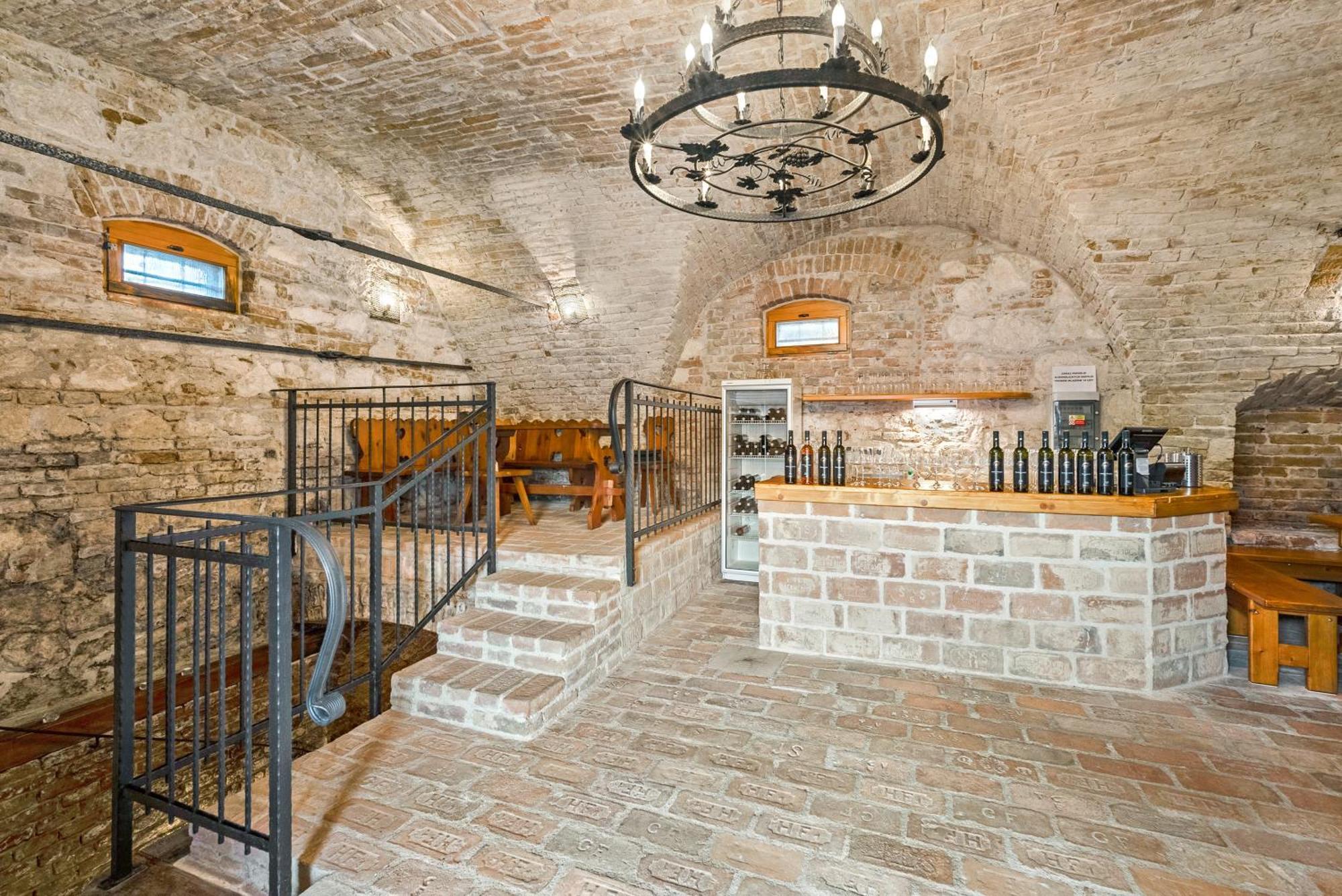 Nad Stastnym Sklepem Apartment